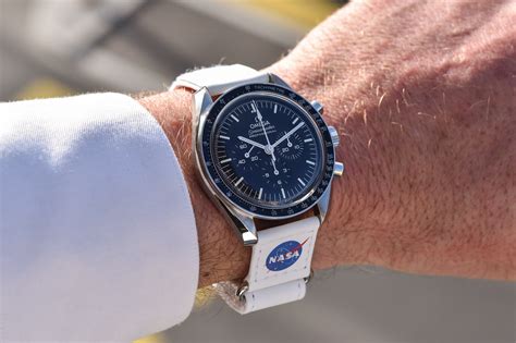 omega speedmaster moonwatch straps